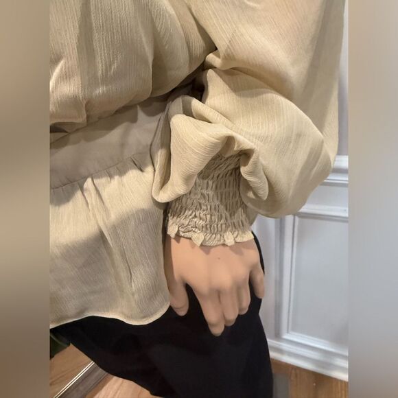 NWT V neck smocked neck peplum Blouse - Picture 10 of 10